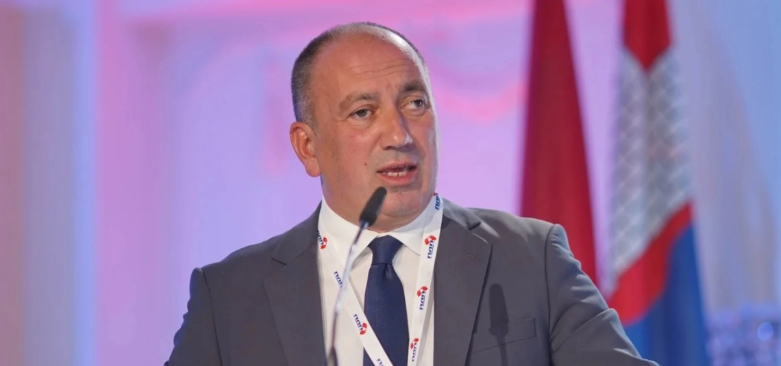 Ovo je povijesno razdoblje. Završava se jedan teška epoha u kojoj je RS opljačkana